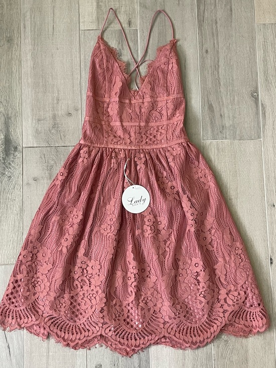 Lady Black Tie Dresses & Skirts - NWT Lady Black Tie Aurelia Mauve Lace Fit & Flare Dress Size Small